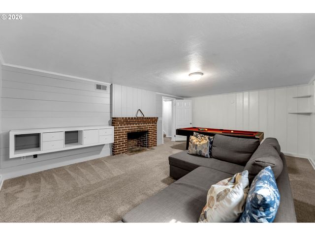 4518 Ne IRVING St, Portland, OR 97213