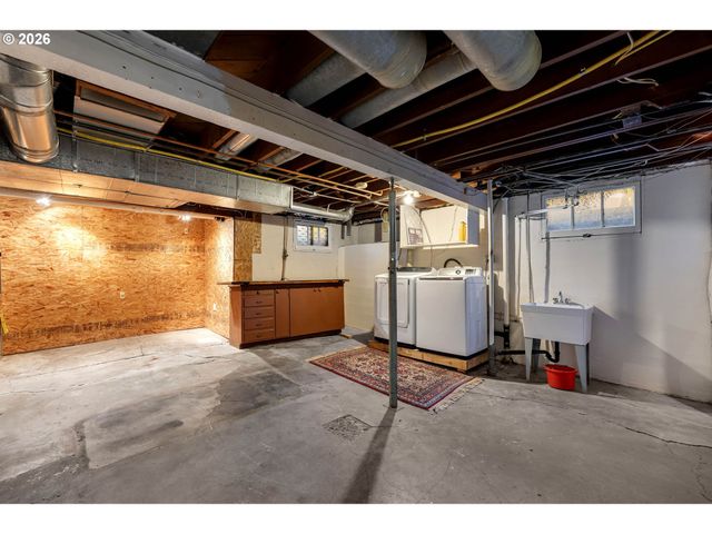 4518 Ne IRVING St, Portland, OR 97213