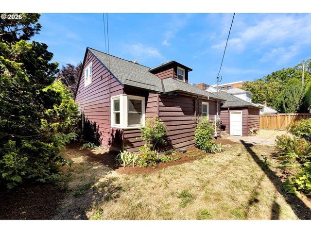 4518 Ne IRVING St, Portland, OR 97213