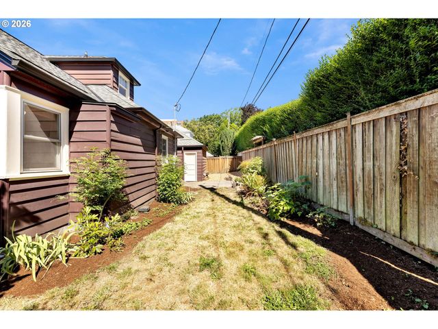 4518 Ne IRVING St, Portland, OR 97213