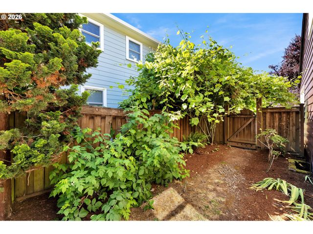4518 Ne IRVING St, Portland, OR 97213