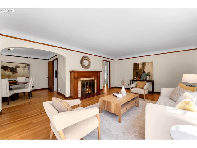 4518 Ne IRVING St, Portland, OR 97213