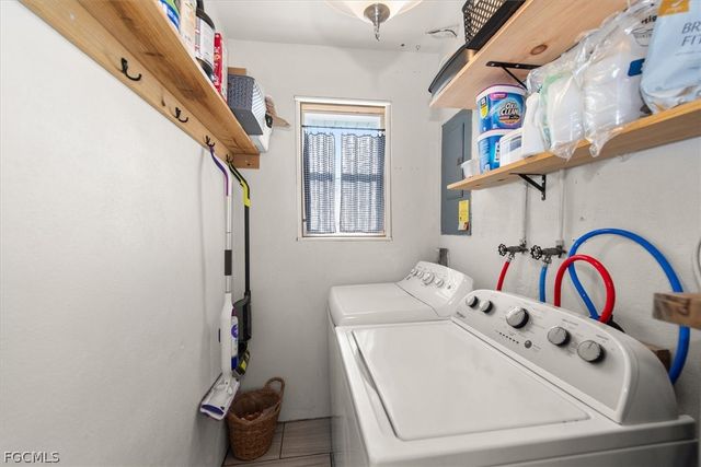 3945 Edgewood AVE, Fort Myers, FL 33916