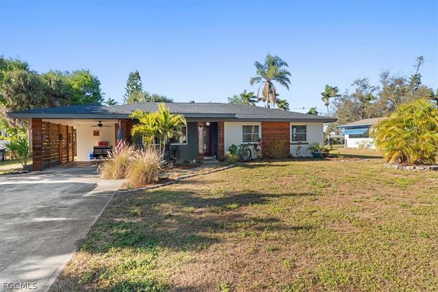 3945 Edgewood AVE, Fort Myers, FL 33916