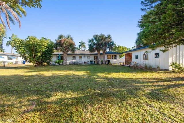 3945 Edgewood AVE, Fort Myers, FL 33916