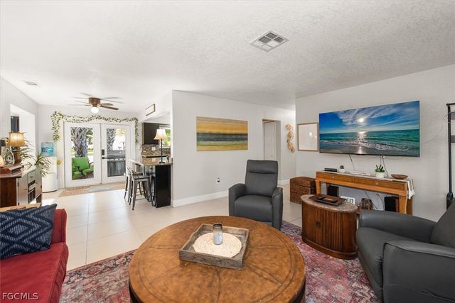 3945 Edgewood AVE, Fort Myers, FL 33916