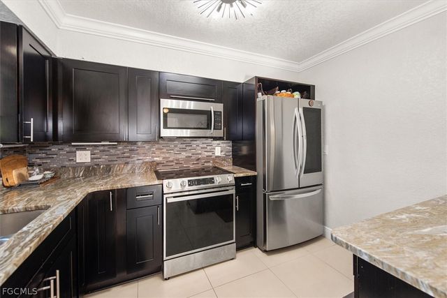 3945 Edgewood AVE, Fort Myers, FL 33916