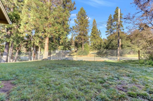 10893 Newtown Rd, Nevada City, CA 95959