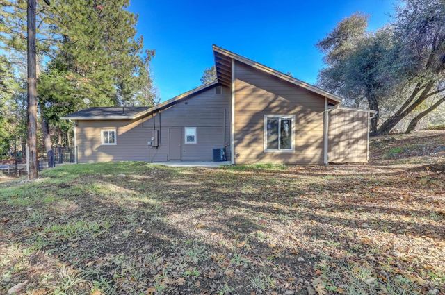 10893 Newtown Rd, Nevada City, CA 95959