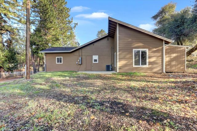 10893 Newtown Rd, Nevada City, CA 95959
