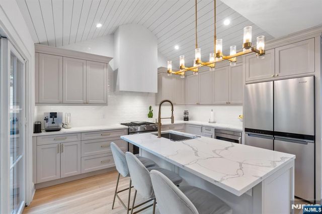 395 Colonial Boulevard, Twp Of Washington, NJ 07676