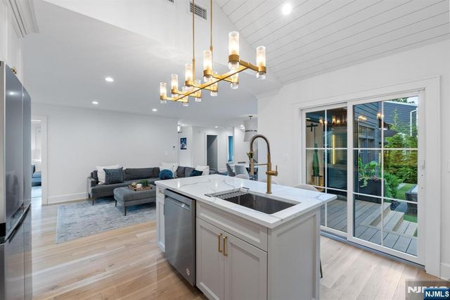 395 Colonial Boulevard, Twp Of Washington, NJ 07676