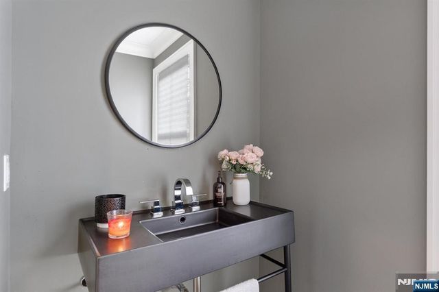 395 Colonial Boulevard, Twp Of Washington, NJ 07676