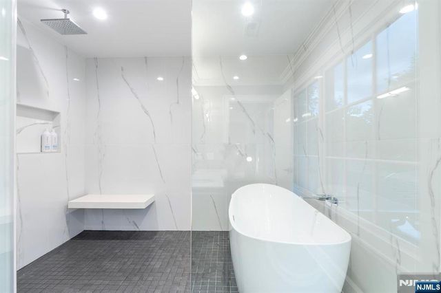 395 Colonial Boulevard, Twp Of Washington, NJ 07676