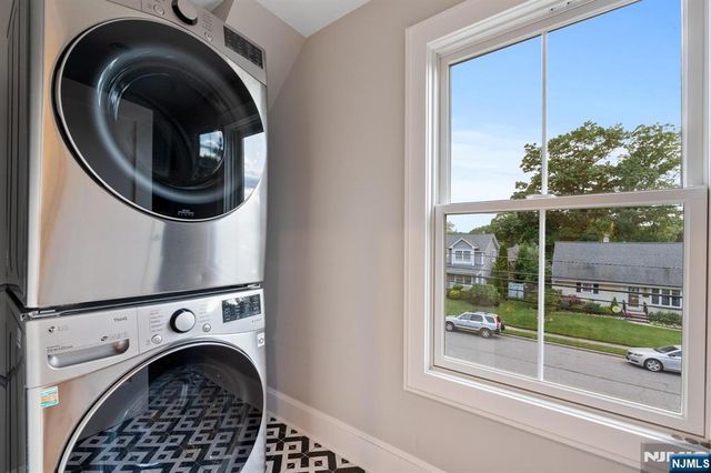 395 Colonial Boulevard, Twp Of Washington, NJ 07676