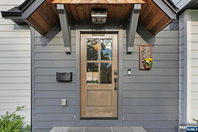 395 Colonial Boulevard, Twp Of Washington, NJ 07676