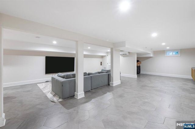 395 Colonial Boulevard, Twp Of Washington, NJ 07676