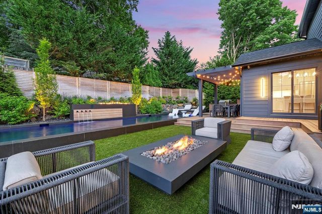 395 Colonial Boulevard, Twp Of Washington, NJ 07676