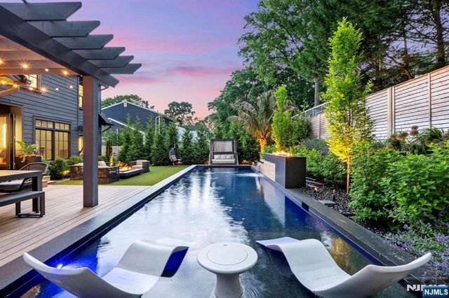 395 Colonial Boulevard, Twp Of Washington, NJ 07676