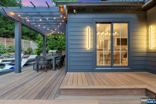 395 Colonial Boulevard, Twp Of Washington, NJ 07676