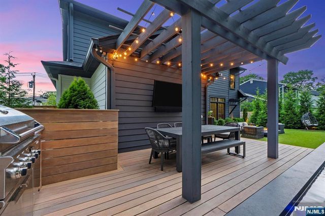 395 Colonial Boulevard, Twp Of Washington, NJ 07676