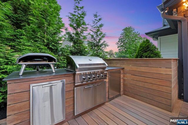 395 Colonial Boulevard, Twp Of Washington, NJ 07676