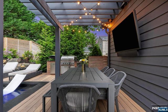 395 Colonial Boulevard, Twp Of Washington, NJ 07676