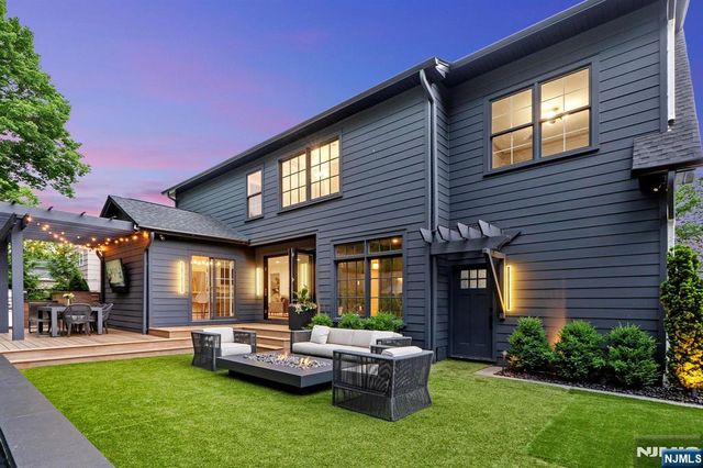 395 Colonial Boulevard, Twp Of Washington, NJ 07676