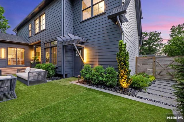 395 Colonial Boulevard, Twp Of Washington, NJ 07676