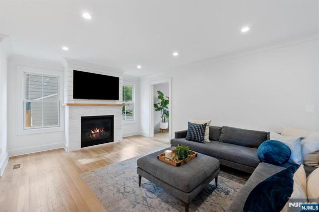 395 Colonial Boulevard, Twp Of Washington, NJ 07676