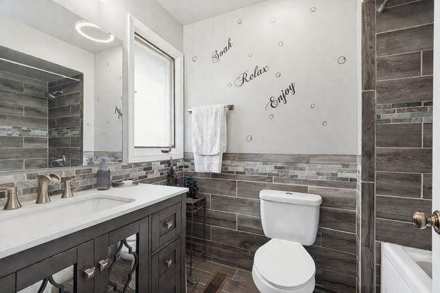 18311 Holland Road, Lansing, IL 60438