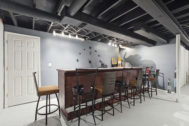 18311 Holland Road, Lansing, IL 60438