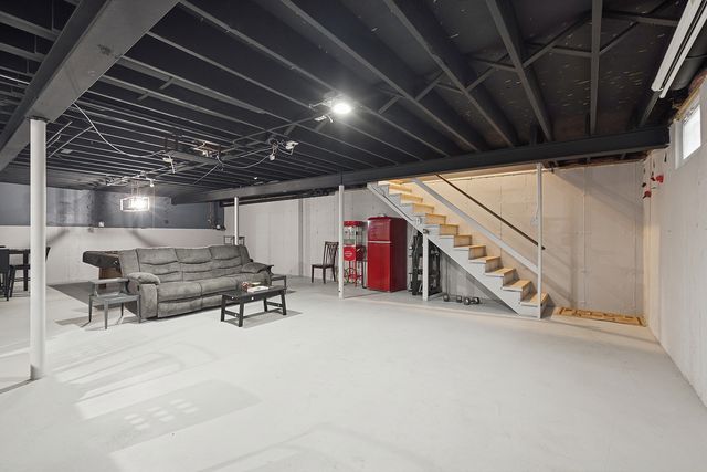 18311 Holland Road, Lansing, IL 60438