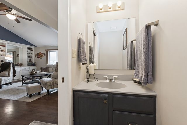 18311 Holland Road, Lansing, IL 60438