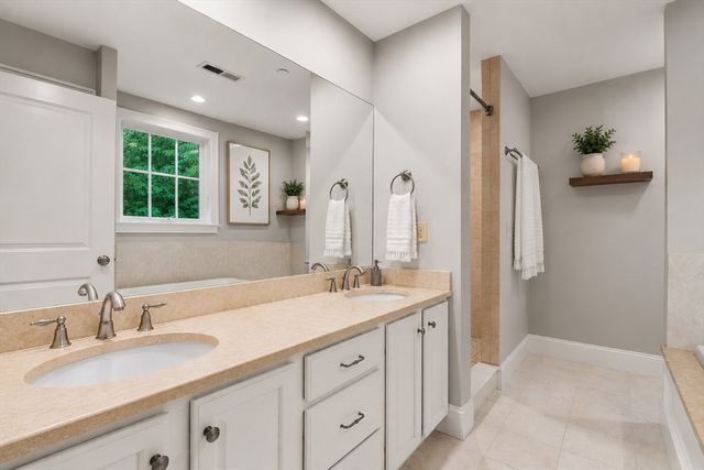 36 Journeys End Ln, Lexington, MA 02421