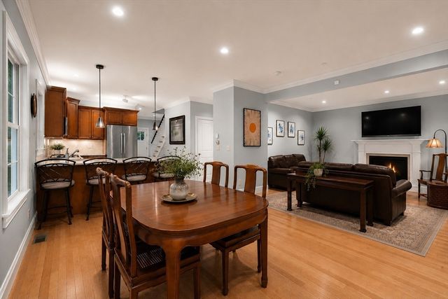 36 Journeys End Ln, Lexington, MA 02421
