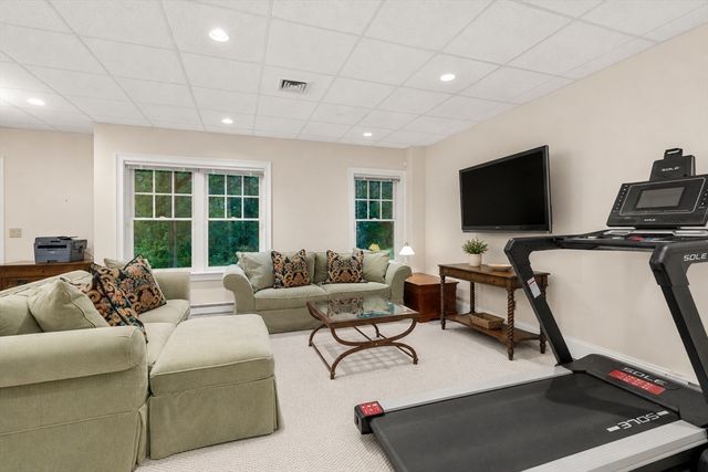 36 Journeys End Ln, Lexington, MA 02421