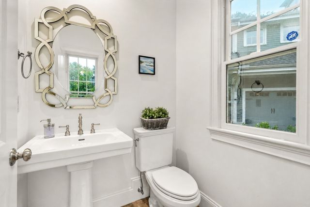 36 Journeys End Ln, Lexington, MA 02421