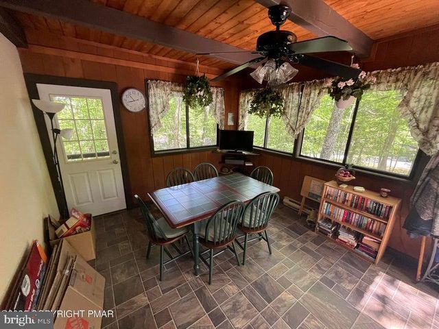 5970 DECKER RD, Bushkill, PA 18324