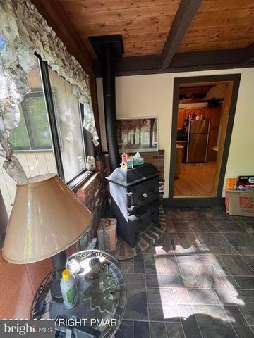 5970 DECKER RD, Bushkill, PA 18324