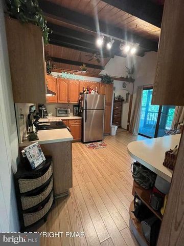 5970 DECKER RD, Bushkill, PA 18324