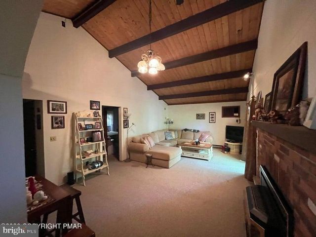 5970 DECKER RD, Bushkill, PA 18324