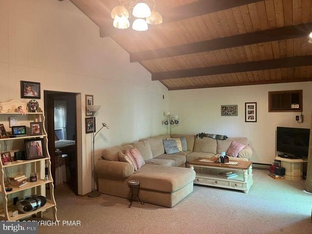 5970 DECKER RD, Bushkill, PA 18324