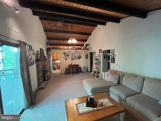 5970 DECKER RD, Bushkill, PA 18324