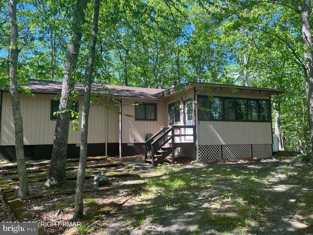 5970 DECKER RD, Bushkill, PA 18324