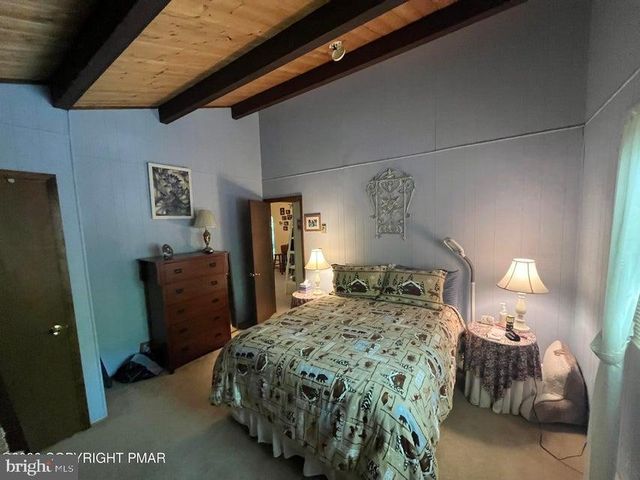5970 DECKER RD, Bushkill, PA 18324