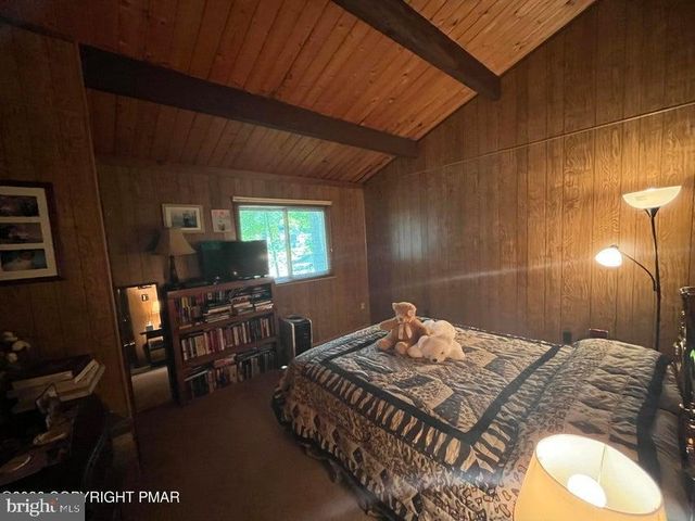 5970 DECKER RD, Bushkill, PA 18324