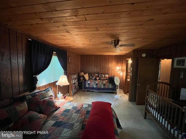 5970 DECKER RD, Bushkill, PA 18324
