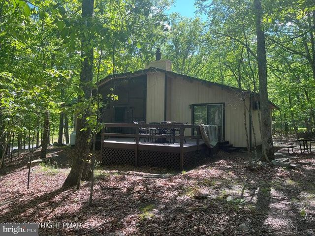 5970 DECKER RD, Bushkill, PA 18324