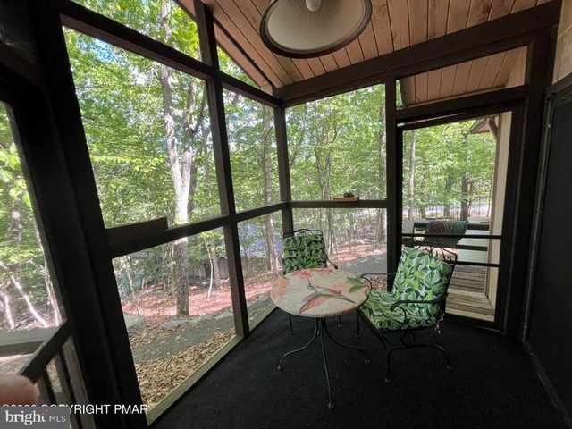 5970 DECKER RD, Bushkill, PA 18324